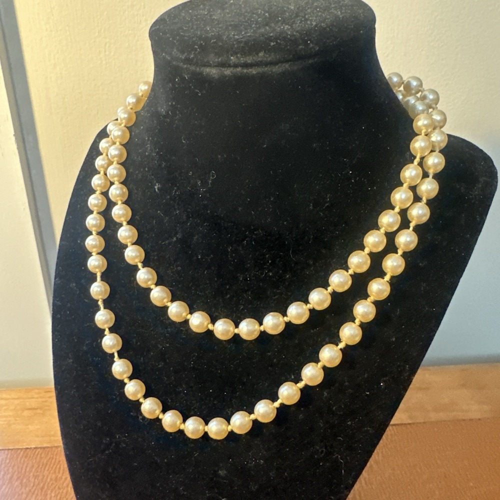 Vtg Ivory Pearl Necklace With‎ Pretty Gold Clasp Individual Knots 32"